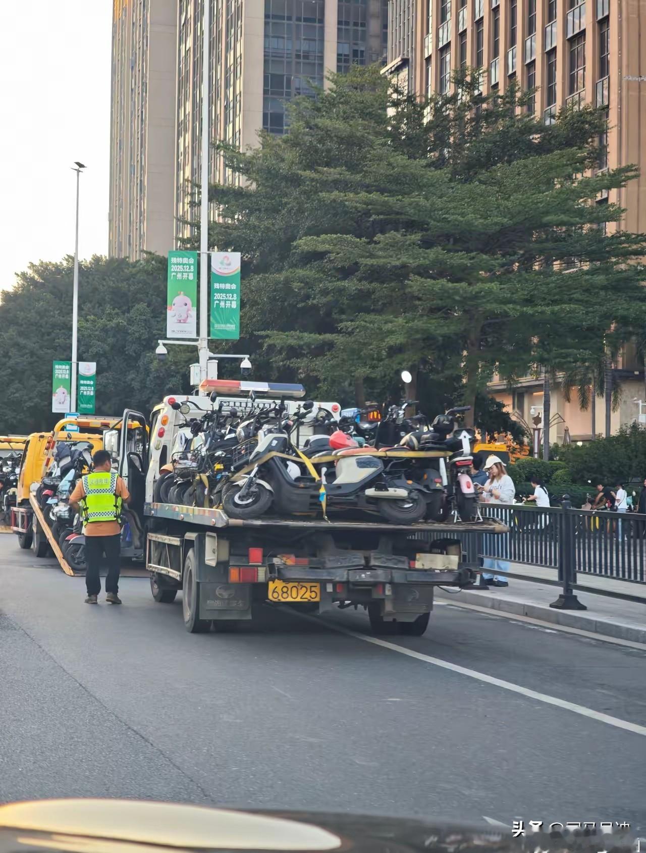 上班牛马一族天塌了！上完班回来一看马没了，辛辛苦苦做一天牛马，舍不得吃舍不得穿买