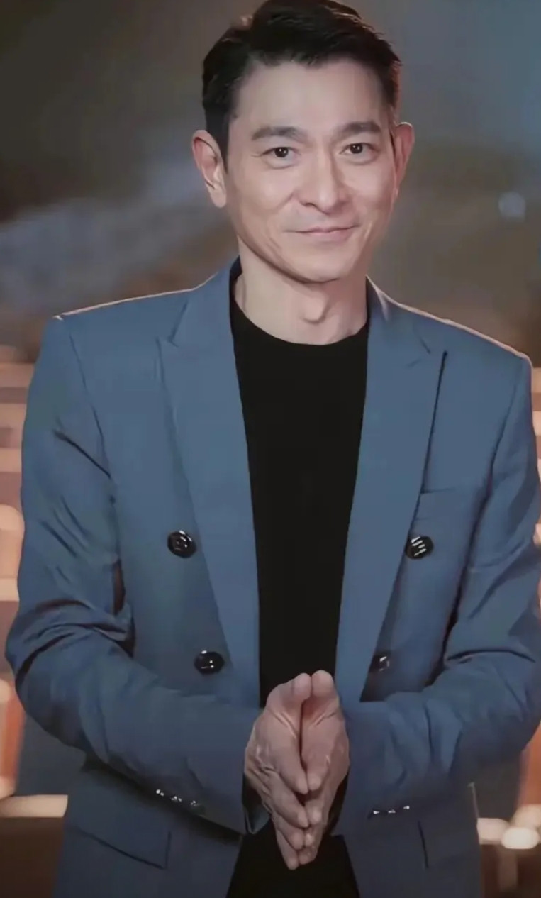刘德华估计压力很大吧，他辗转反侧，怎么也想不通啊，明明在电影《长安的荔枝》里，他