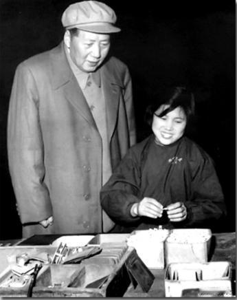 1958年2月，毛主席来到沈阳小型开关厂视察，可工人们却态度冷漠，几乎全程都没人