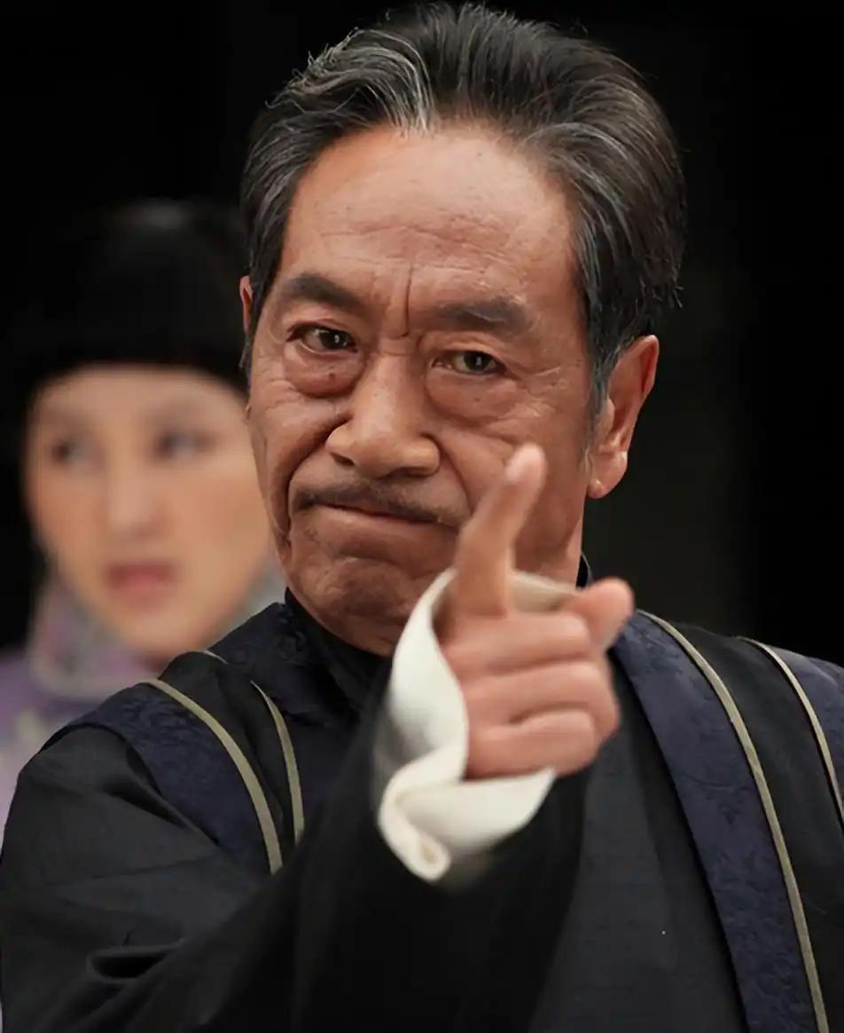 中国第一大反派：可谁能想到，这么一位在演艺圈站稳脚跟的人，演艺之路却充满坎坷