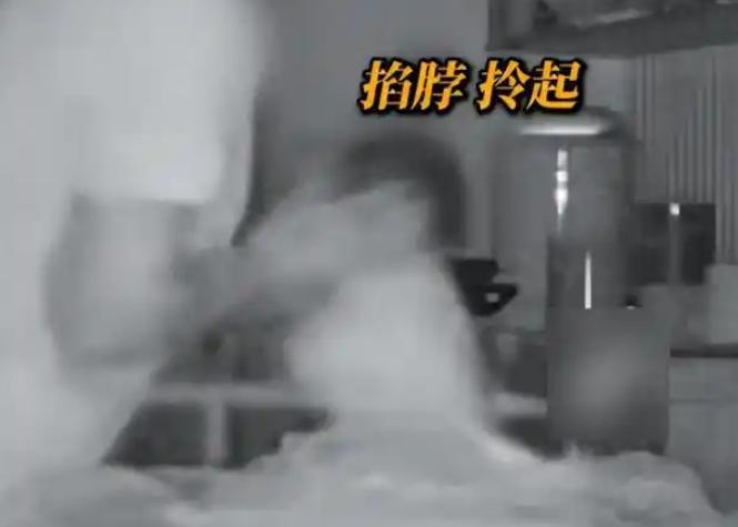 “简直没人性！”广东佛山顺德的许先生，花大价钱把刚生产完的妻子和出生仅10天的儿