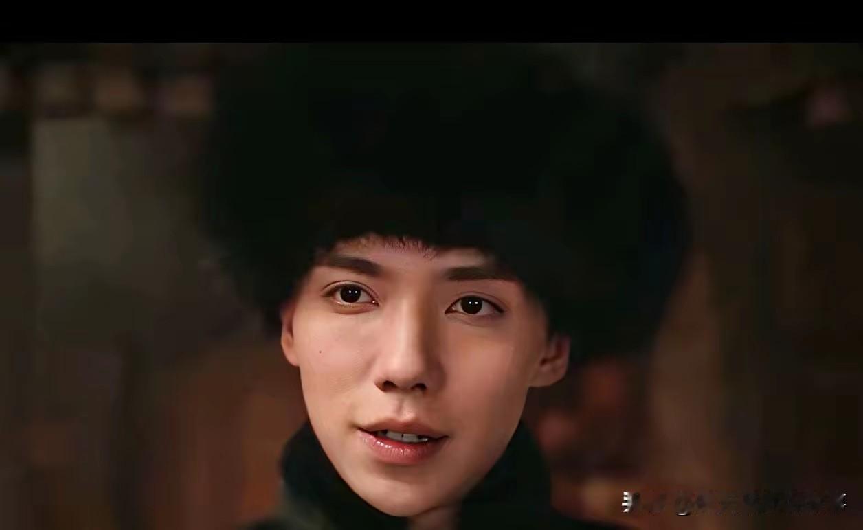 刷到有人吐槽大生意人罗一舟演的李钦，说他煞白的脸+空洞大眼睛选角失败？我倒觉得