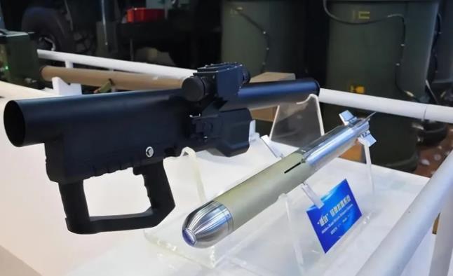 美军最恐惧的噩梦来了！中国“袖箭”导弹震惊全球，3万元一发重量不足4公斤，仅有黄