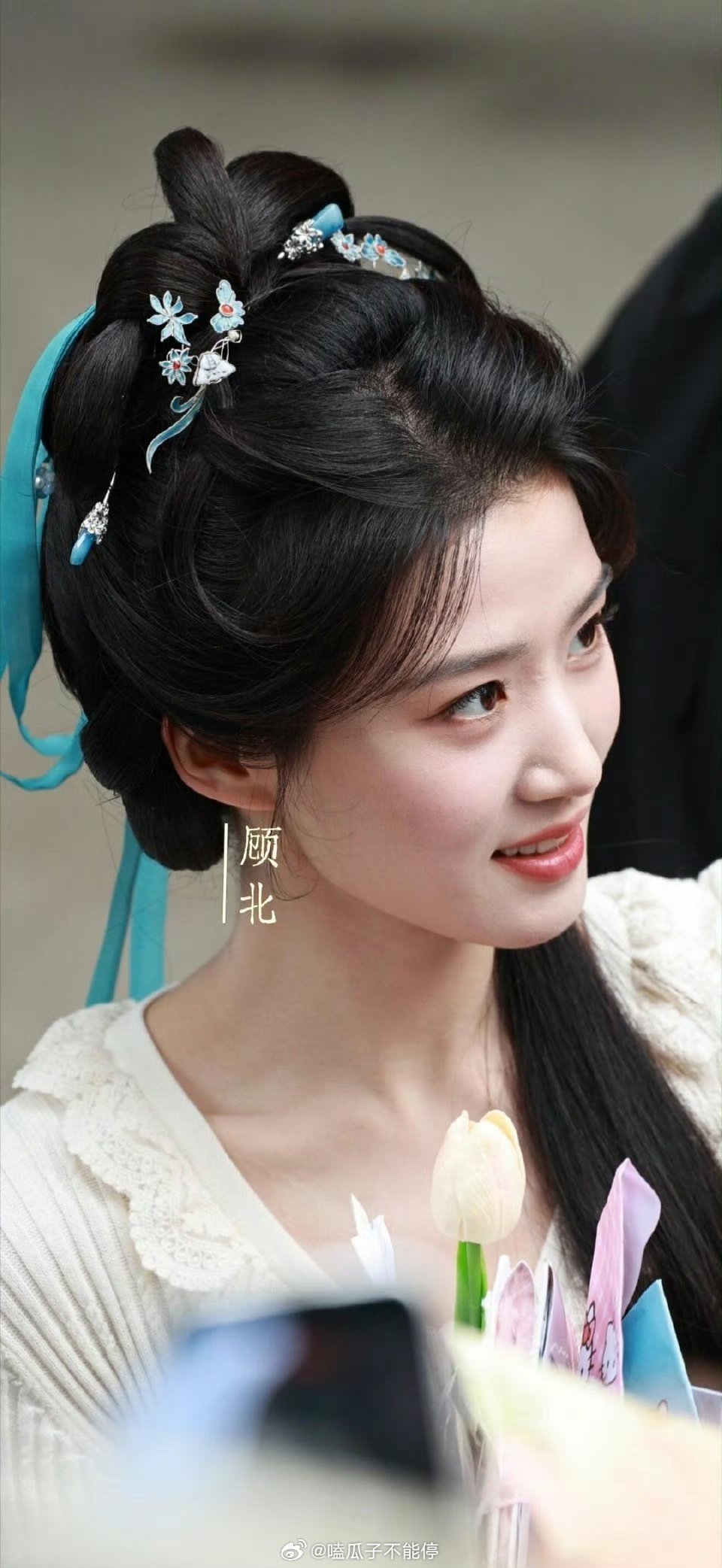 卢昱晓今日上班路透，怼脸状态这么好