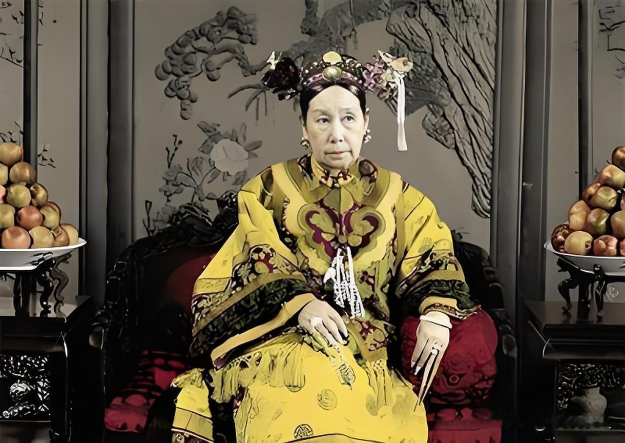 慈禧掌权47年，手无一兵一卒，却让满朝文武不敢动弹，靠的就是两张牌慈禧掌权