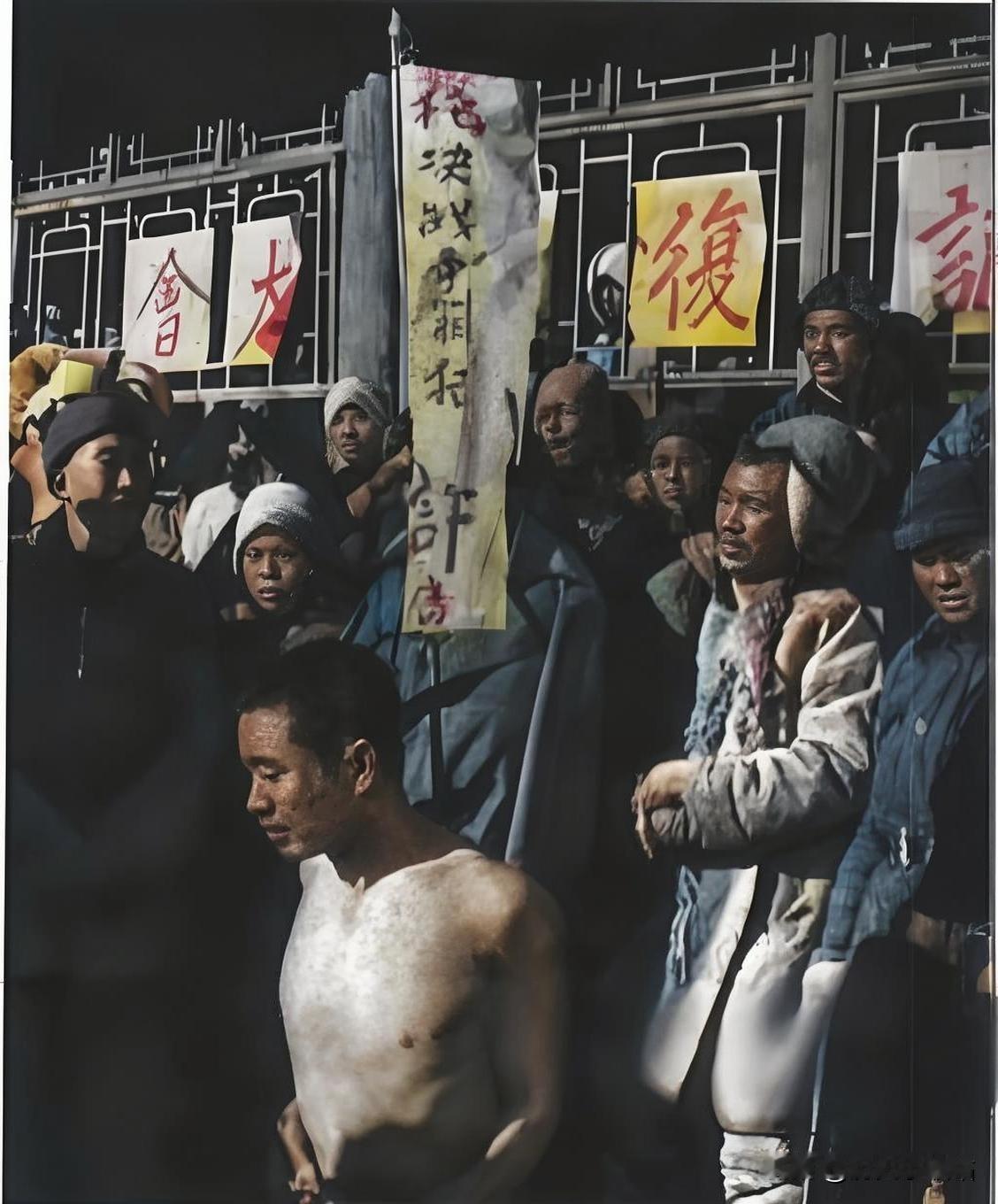 1943年3月15日，晋察冀边区龙关县（今属河北赤城）政府大院挤满了手持锄头、扁