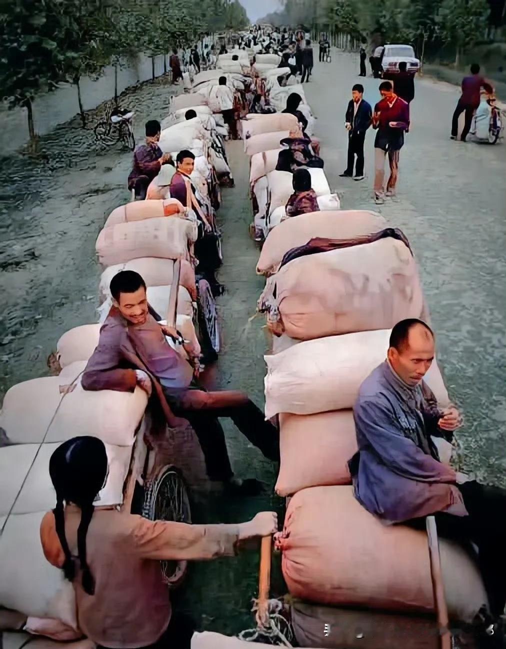 有人说，农村退休老人将近1.8亿，每月养老金要是能涨200元，差不多翻一倍，全年