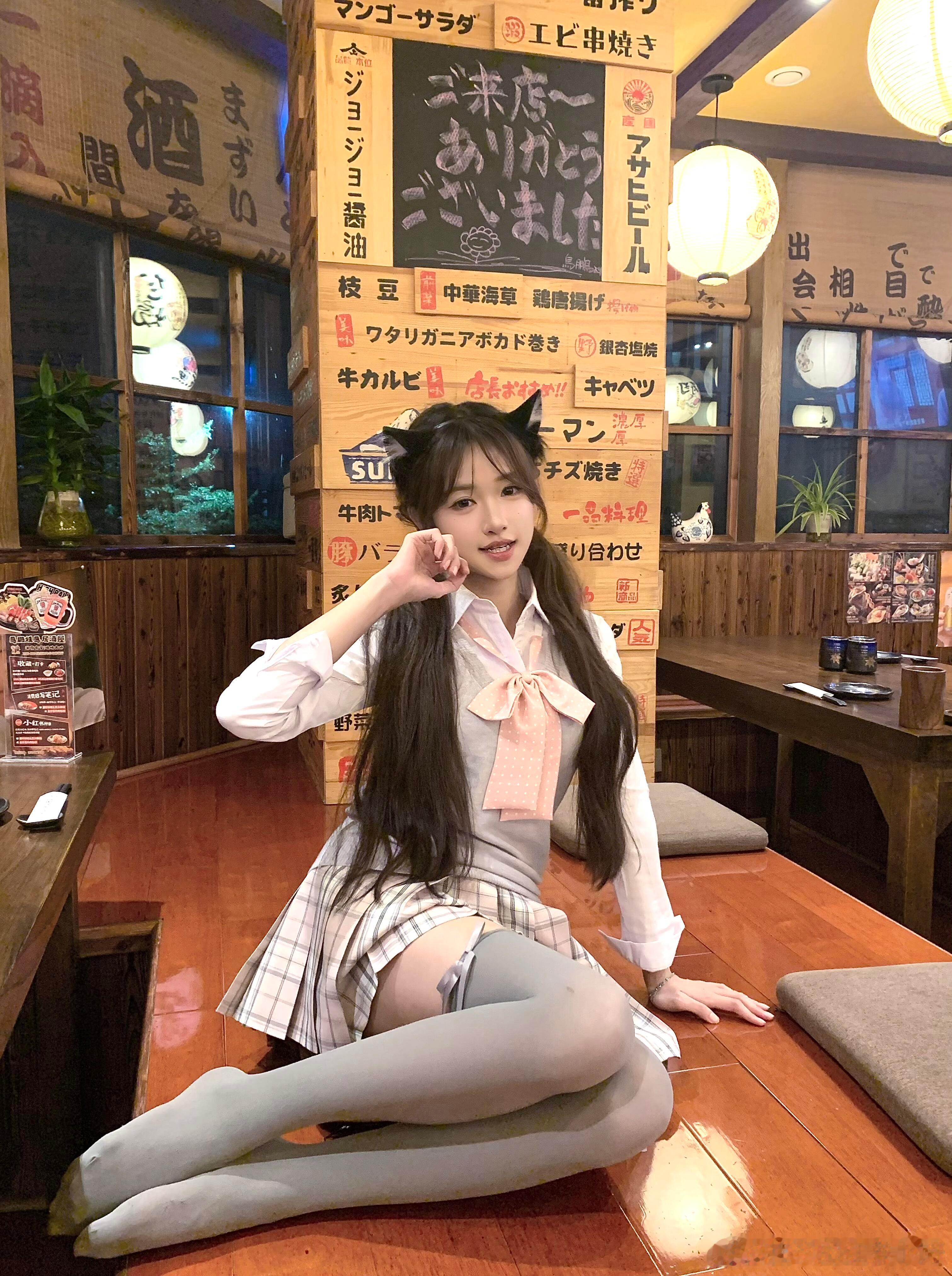 居酒屋拍拍照噜~喜欢居酒屋的氛围感，灰色系很出片！