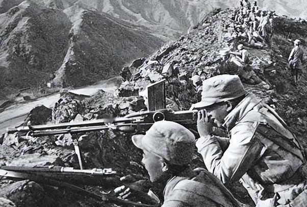 1943年，仅25岁的八路军科长被俘，日军把他带到华丽住所，还找来美娇娘与他同房