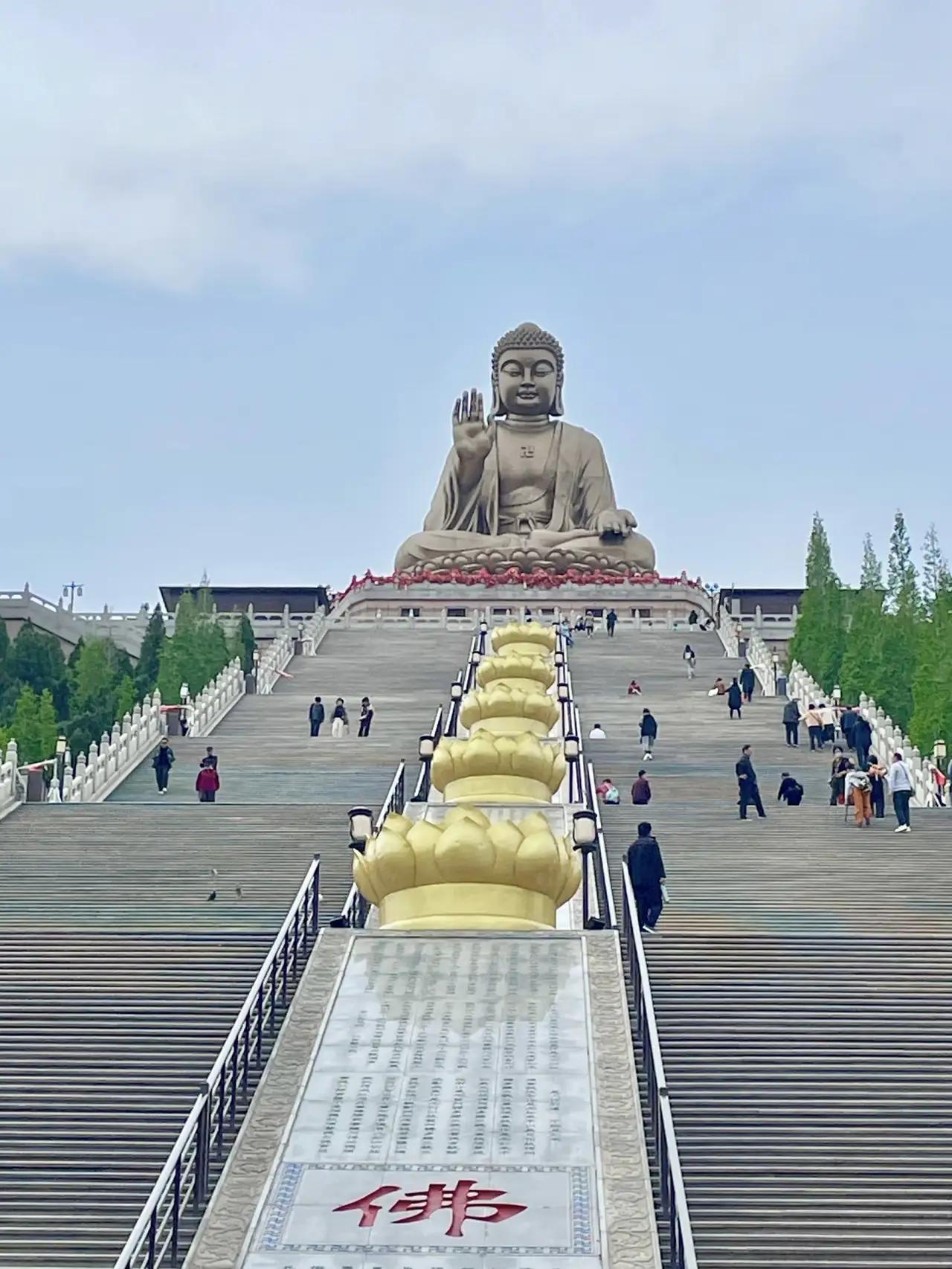 佛说：什么是因果，因果就是：人永远争不过天，恶永远斗不过善。一个人过分的伤害别人