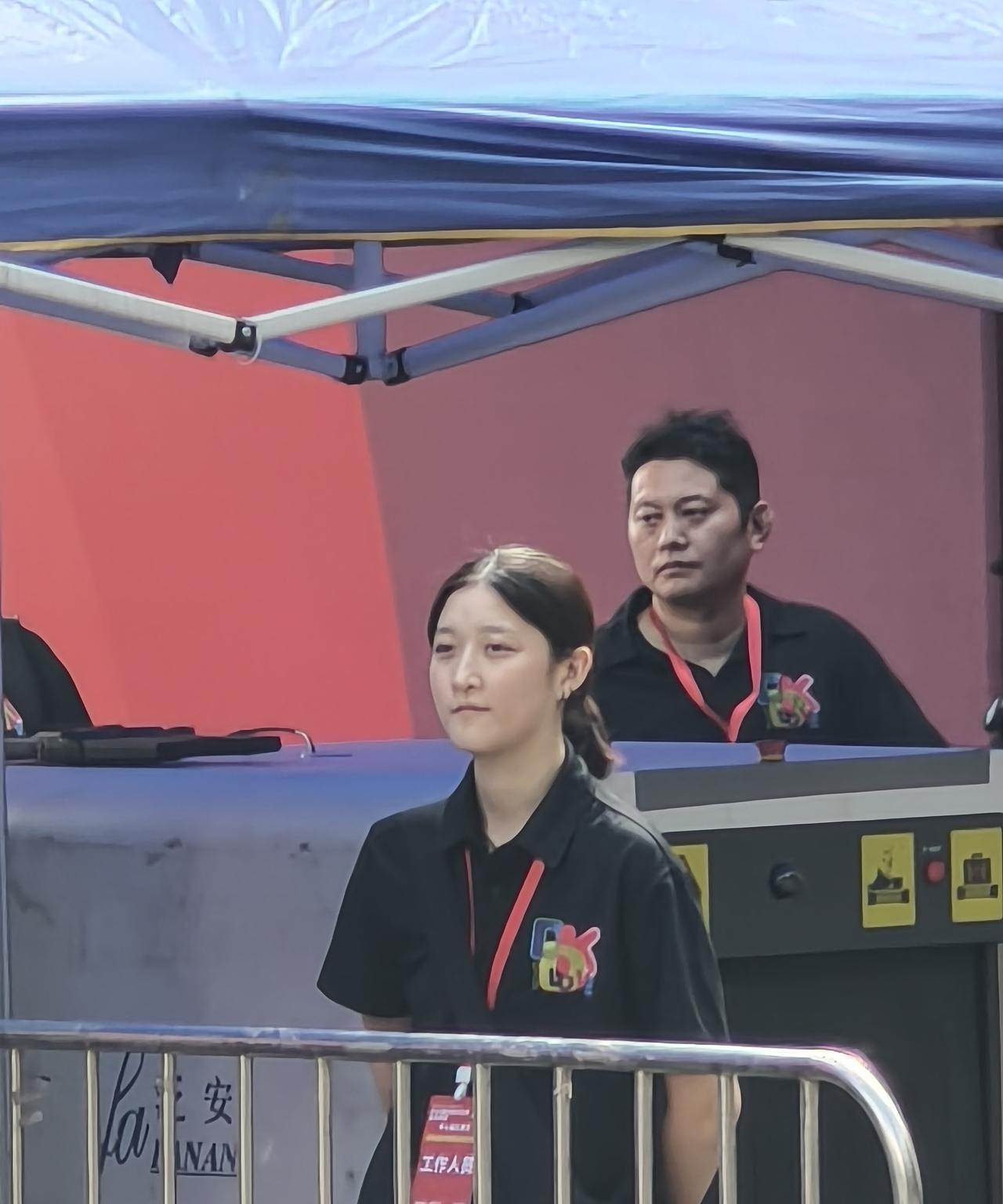 这支球队今年不冲，主城球迷几乎关注度减为零，就真的是铜梁队了，赞助商一走，一个区