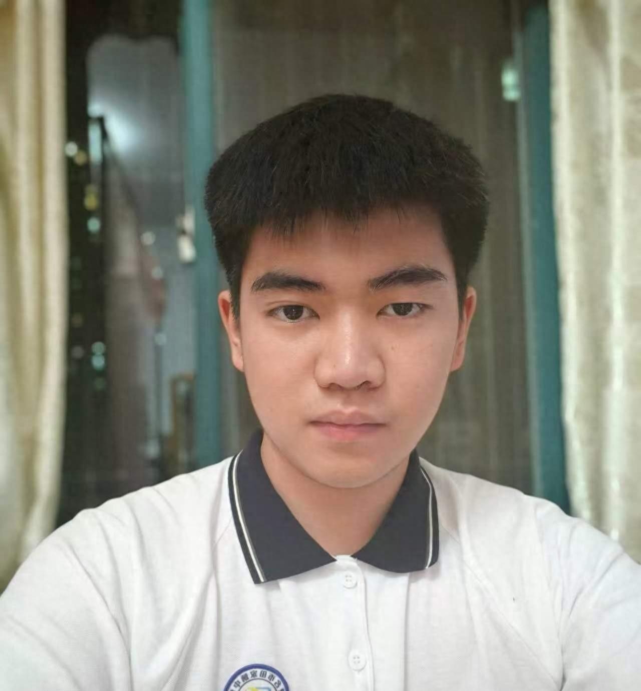 “读书就要报国！”广东茂名，一位男生查分后发现自己考了高分，而在班主任眼中，这是