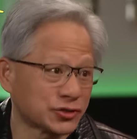 黄仁勋应该考虑一下该何去何从了，改不了白皮可能是他最大的痛苦了。芯片黄卖不掉了？
