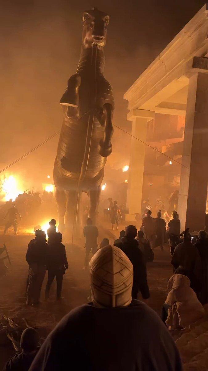 谁能想到，如今好莱坞还会有导演坚持不用绿幕拍史诗战争场面。诺兰新片《奥德赛