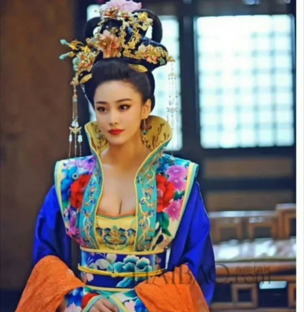 据说当时武媚娘传奇播到一半，被拉回去要求整改……