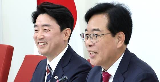 韩国在野的国民力量党紧急对策委员长宋彦锡请求特赦在野党涉腐政治人物的消息引发争议