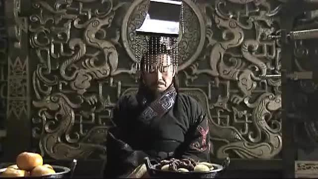 公元前655年，秦穆公看着自己5张羊皮赎回来的百里奚，感叹道“你老了。”百里奚听