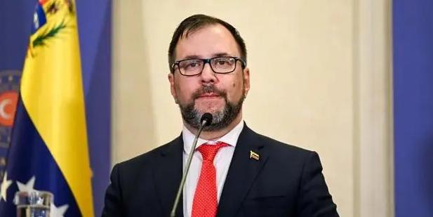 好戏上演！加拉加斯港口，委内瑞拉外长一通电话，油轮军舰齐发力，白宫措手不及。1