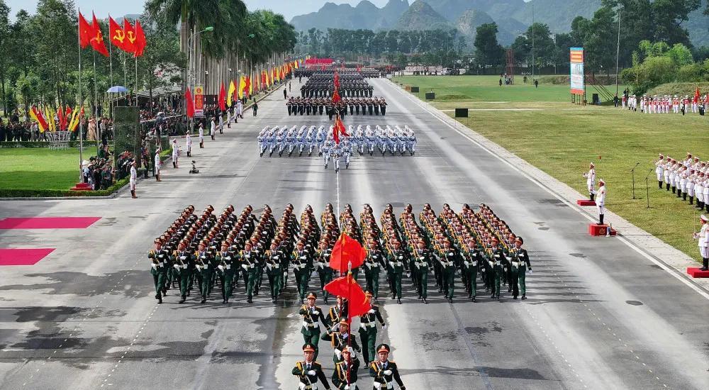 像！实在是像。越南一万多名干部、战士参加国庆大阅兵总彩排。从现场可以看到，有来自