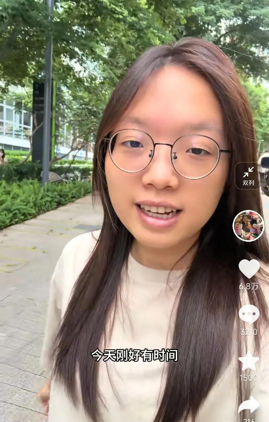 有钱了，网红了，孩子也跟妈妈亲了，大家说是不是这样？当初大妹大半夜拉着许妈妈给