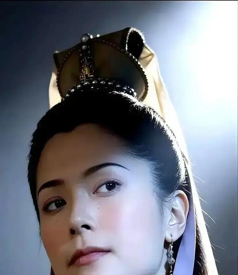 新版《寻秦记》删光白月光新版电影把琴清整段剪掉，一刀不剩。导演黎震龙说，这