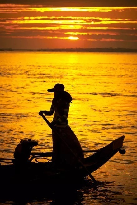 事实上，每个人都是通过自己所做的事来认识“自我”的，无论是大事还是小事，一个人做