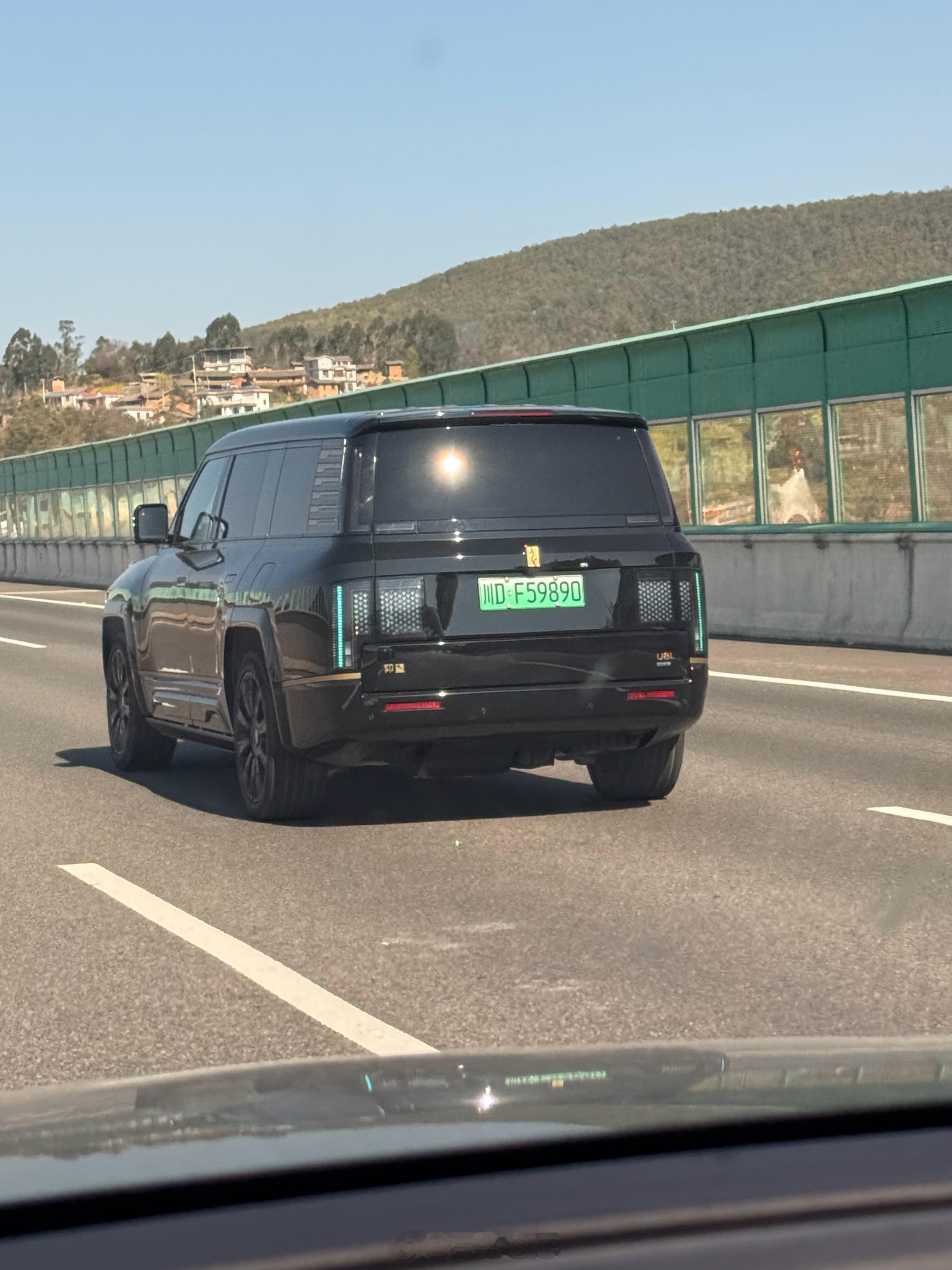 偶遇金标仰望U8L，这金标晃得我睁不开眼，太富贵了仰望u8楚雄