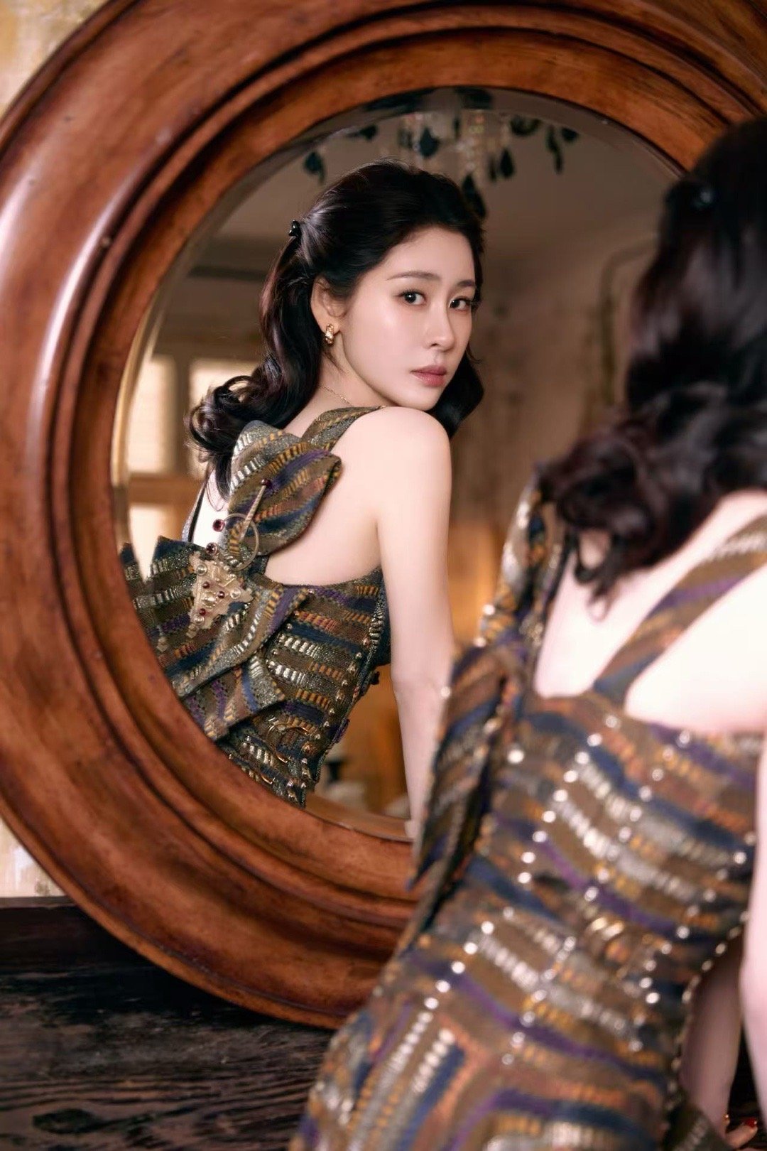 张碧晨袁娅维这可是微博之夜微博之夜现场，张碧晨和袁娅维的贴贴吻手礼瞬间点燃氛