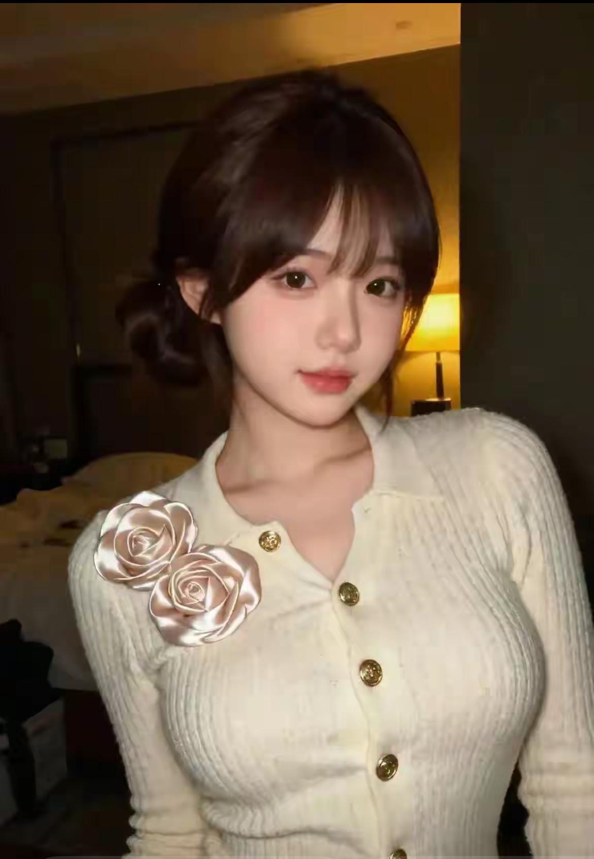 女人👩🏼活着要明白不管在什么年纪你要么去看世界要么就去学本事要么就