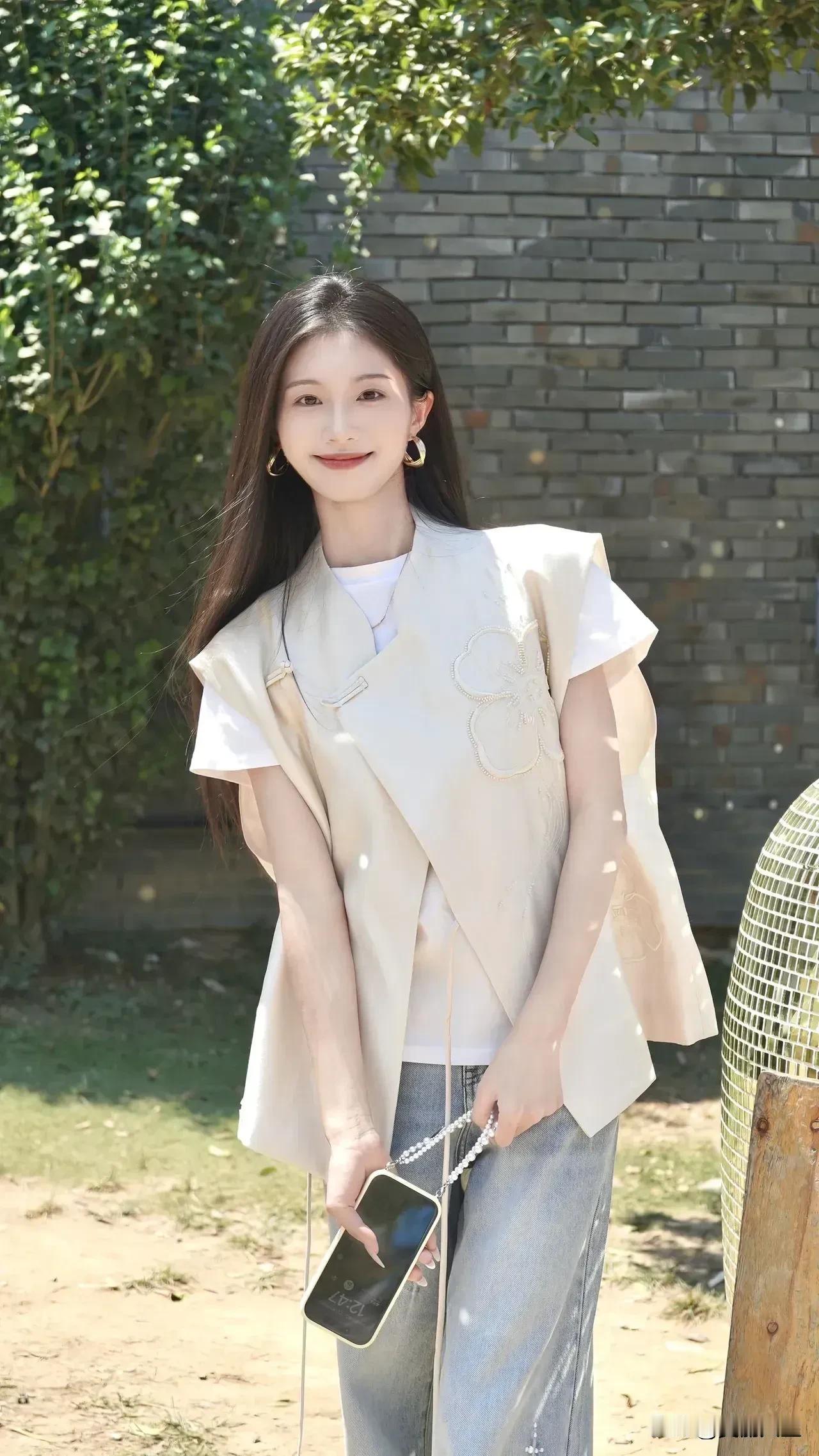 -南宁解放路景点：解放路是“邕州古城·三街两巷”的核心路段之一，保留着百年前连