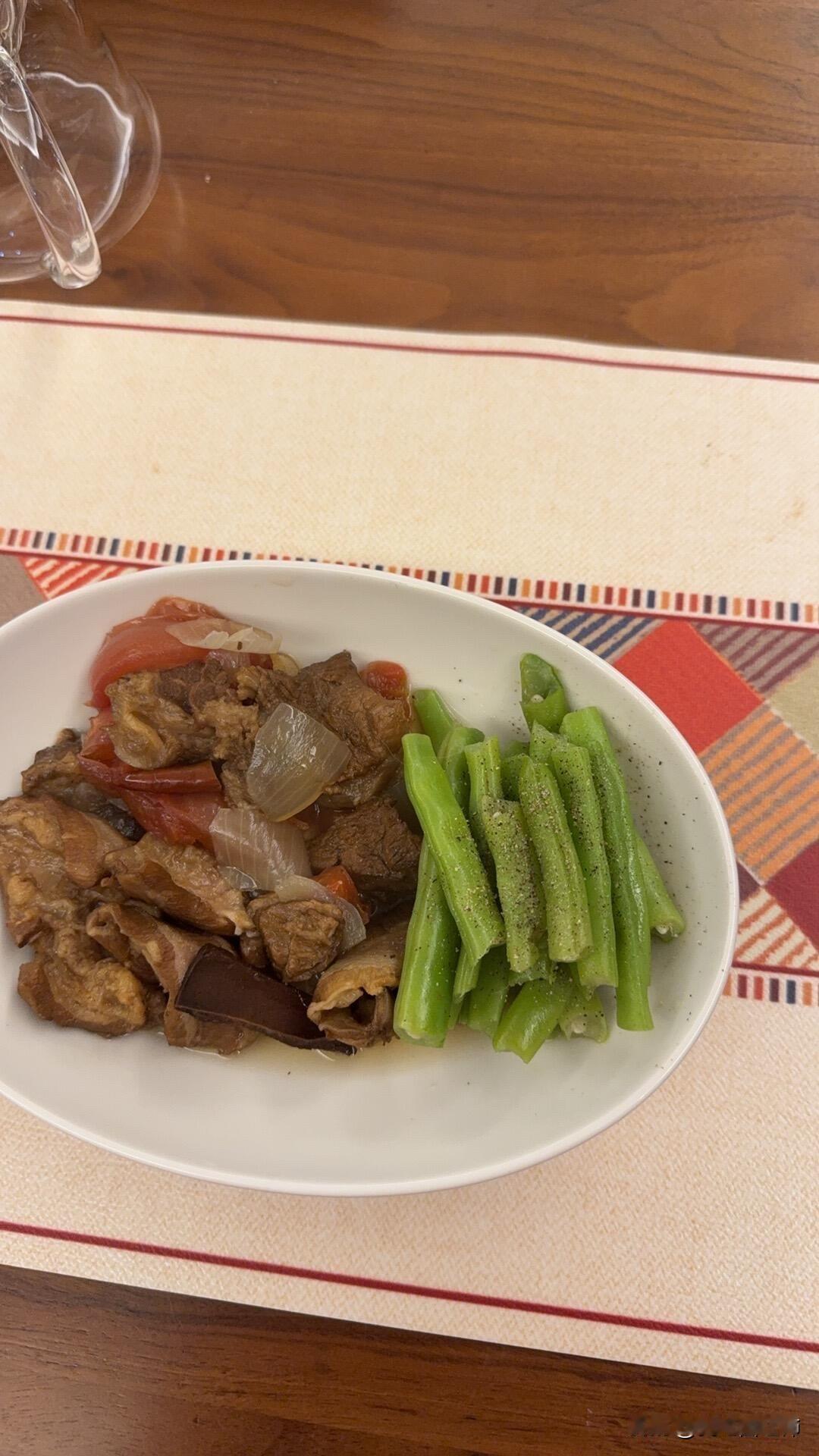 中国女人：多睡觉，多吃肉，少干家务我今天在直播里说，中国中年女人没有什么能量