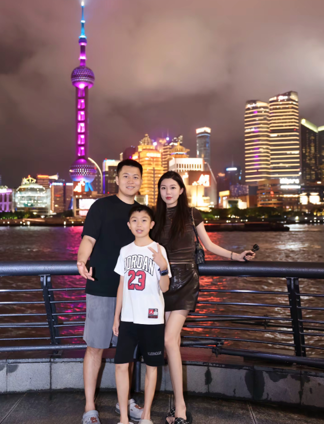 孩子这么大了还这么年轻。