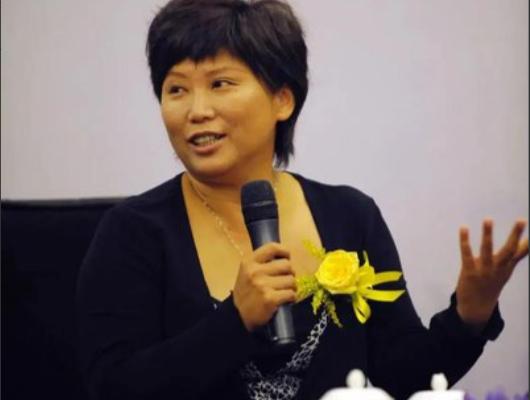 北京中医药大学副教授曲黎敏语出惊人，她说：“男人只要老伴一死了，不出一个礼拜，他