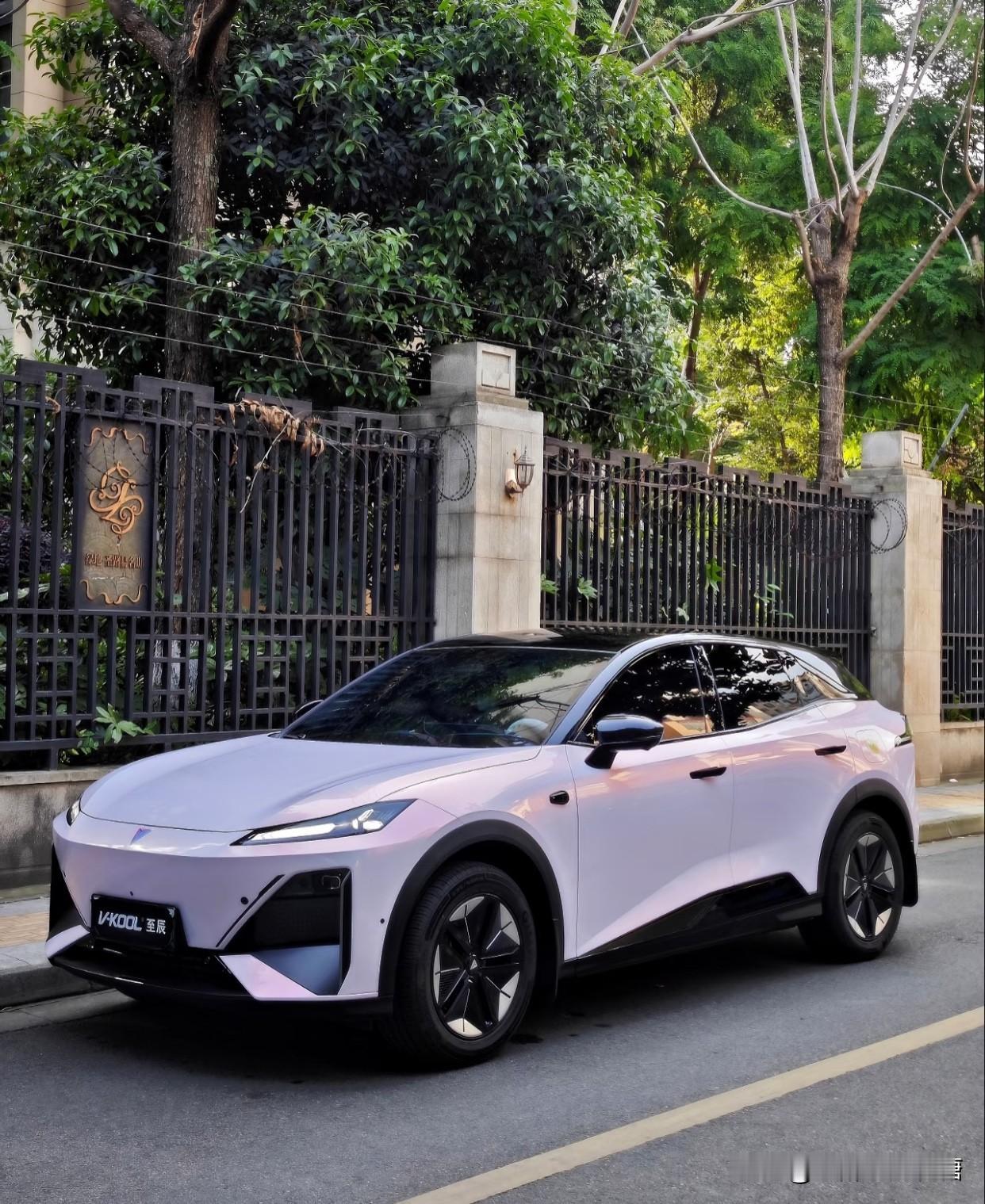 朋友那台深蓝S07到手整一个月，已经跑了1500公里。他最常跑的是城市快速路，速