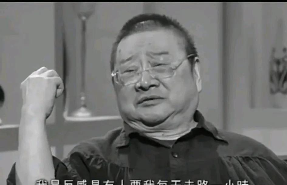 倪匡2022年7月去世，生前语出惊人，宣称最反感的，就是“健康长寿”的忠告！当旁