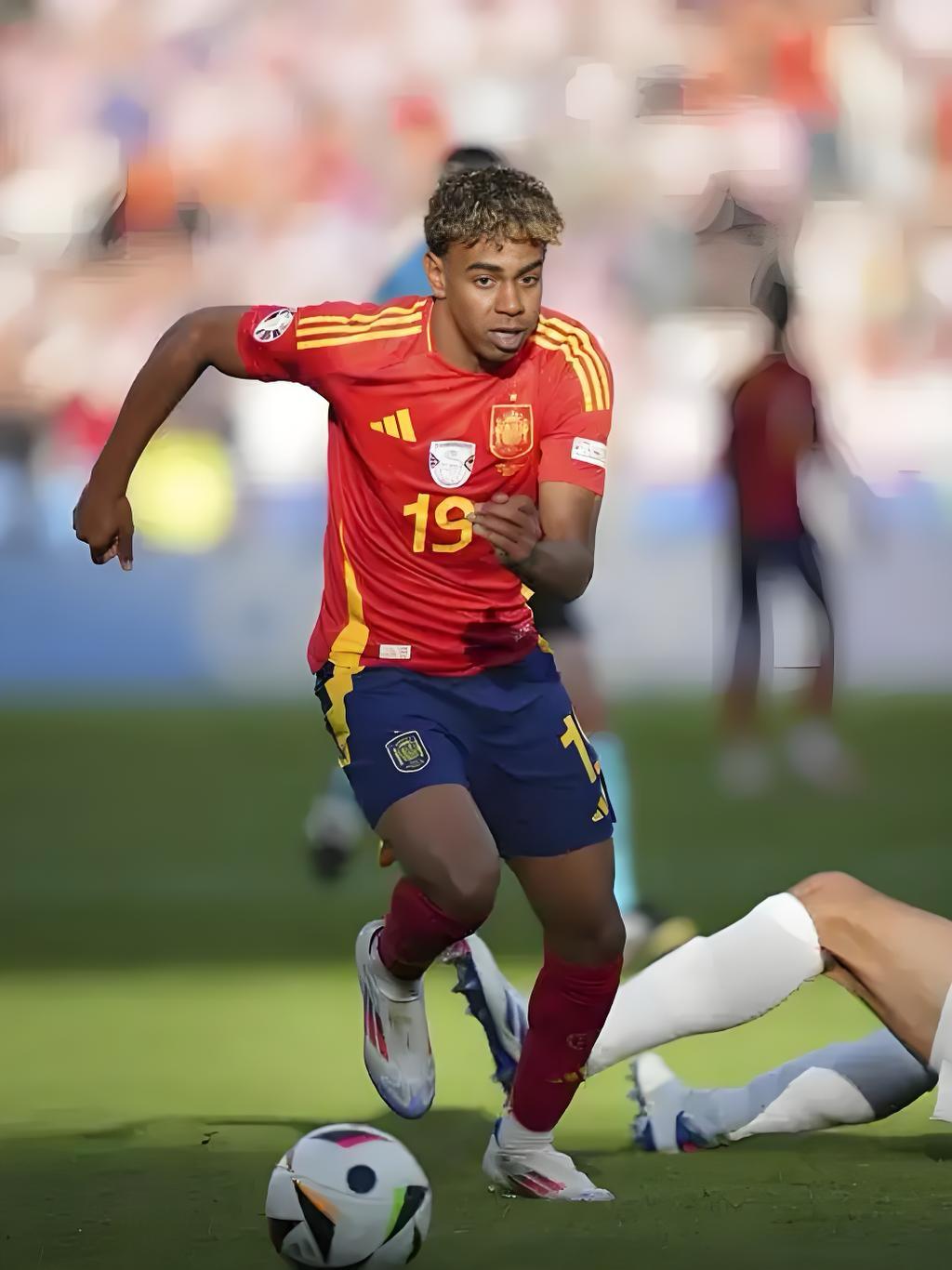 幸亏梅西早离队！不然亚马尔这状态，得给梅老板上一课这话虽说带着点玩笑的夸张，