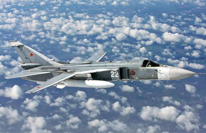 每天认识一件兵器俄罗斯Su-24“击剑手”战斗轰炸机Su-24是苏霍伊设计局设