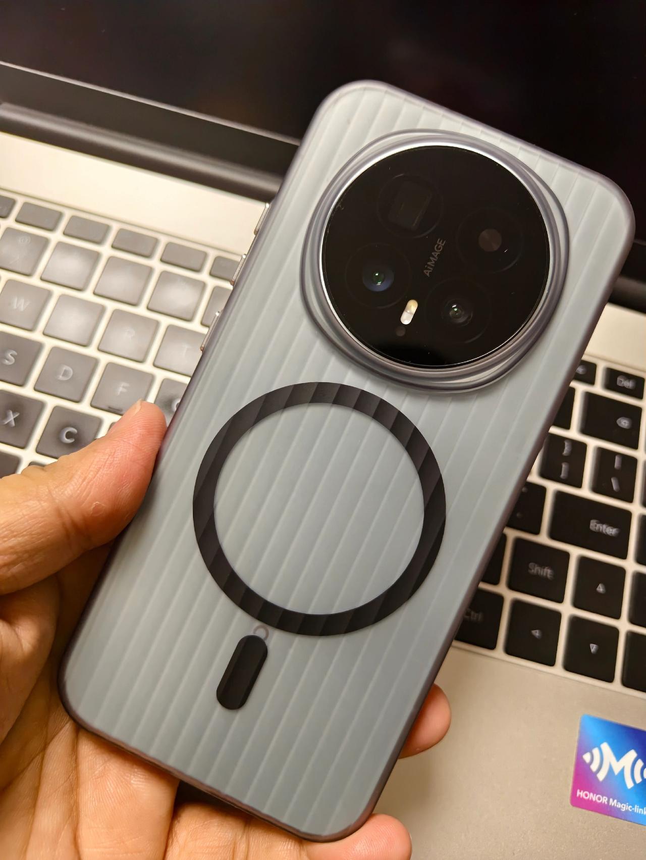 荣耀Magic8系统升级实测：118版本续航封神，120版本居然没翻车很多