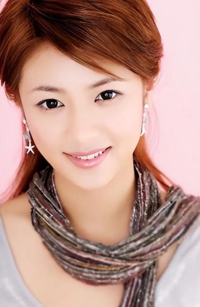 2018年，“上海第一美女”沈丽君抛下5岁儿子和3岁的女儿，从28楼一跃而下，当