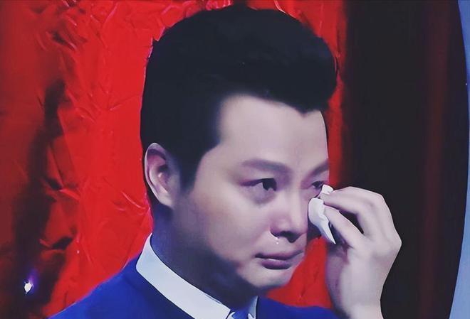 央视名嘴任鲁豫，32岁那年娶了身家上亿女富豪，45岁二胎得子，一家人其乐融融。可