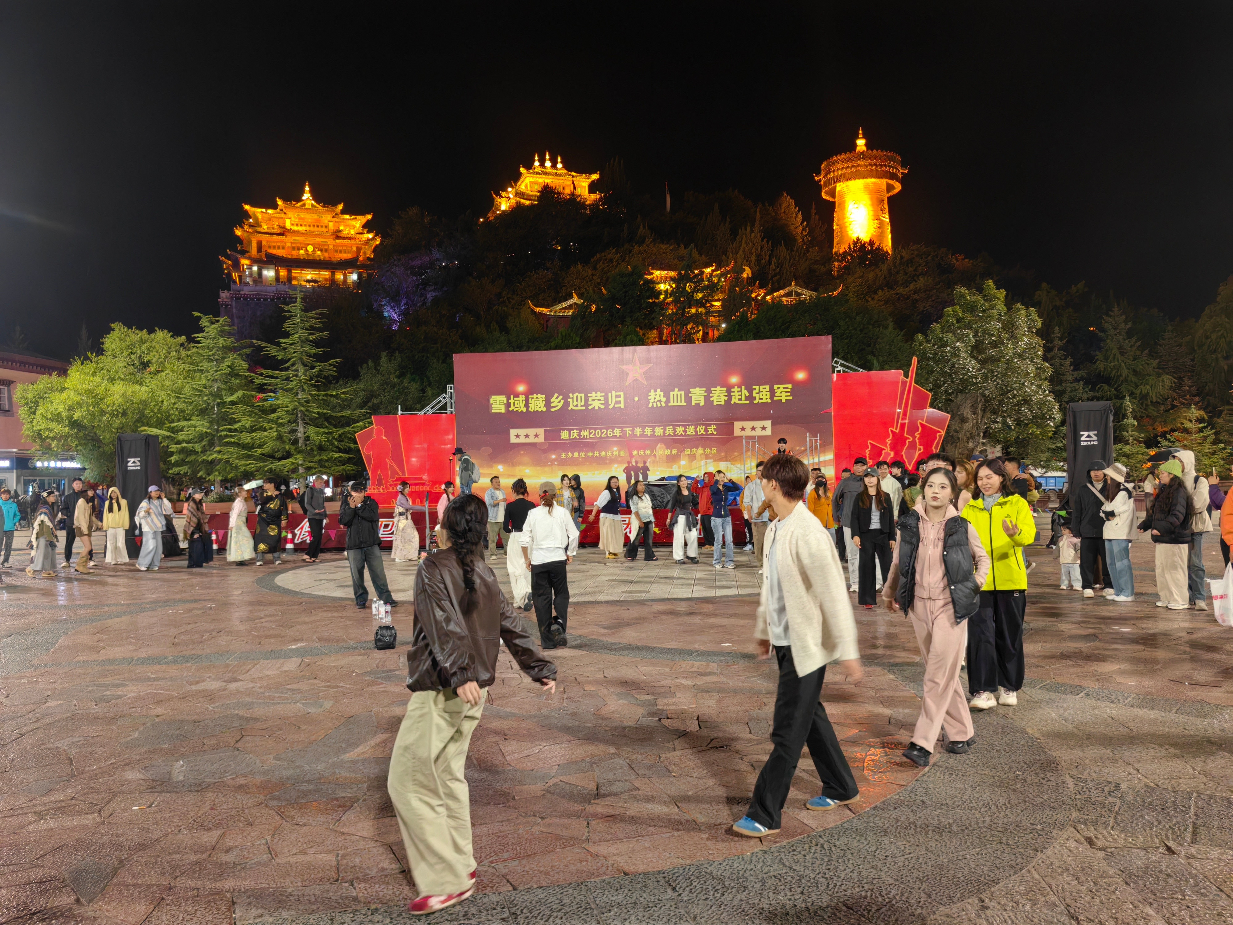 #西藏旅行#西藏之旅第1天。一天之内，开了700公里，10个小时（剔除休息与未发动车时间）。早上6点