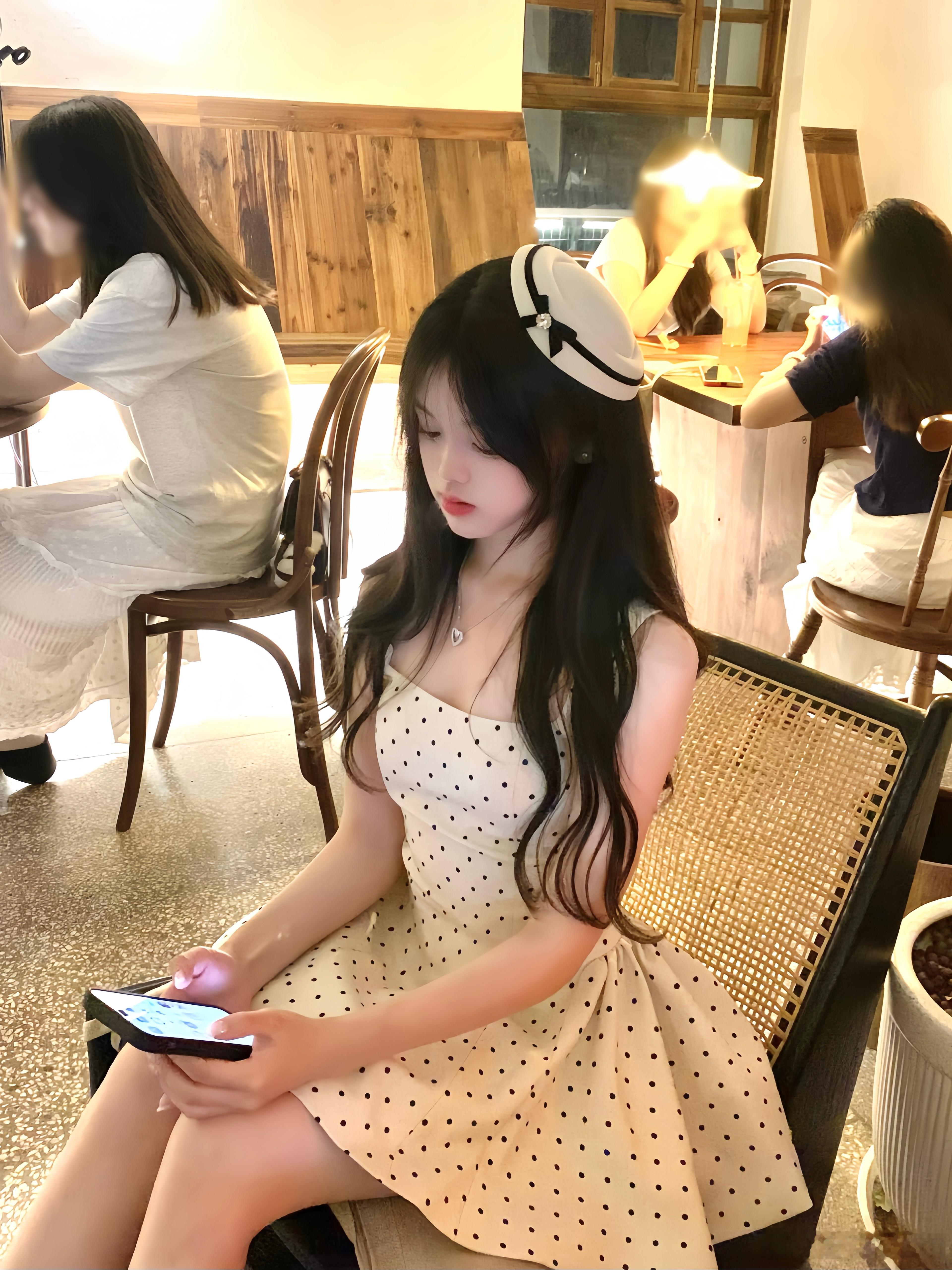 老地方了嘿嘿喜欢哪个发型​​​