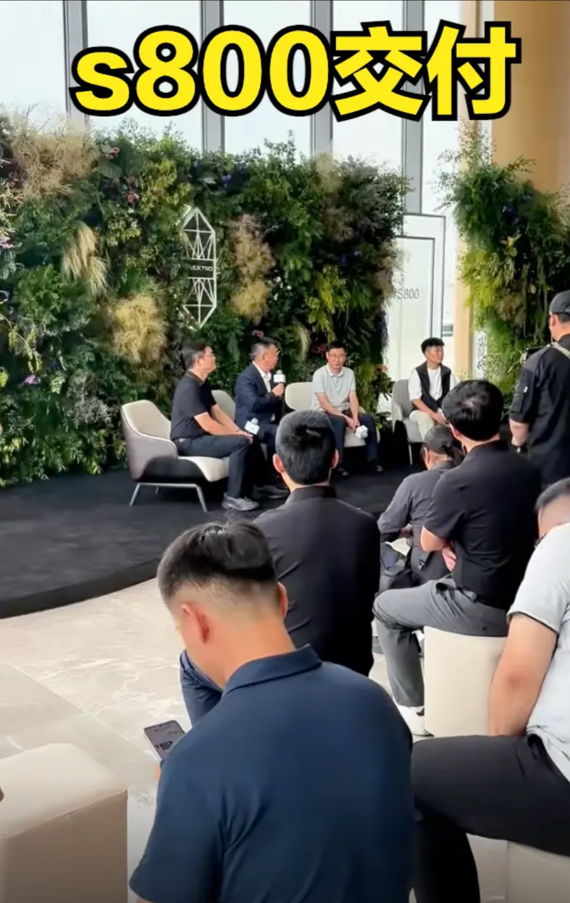 尊界首批交付余承东竟然没有来，尊界好歹也是鸿蒙智行系列最尊贵的车型，这个让人有些
