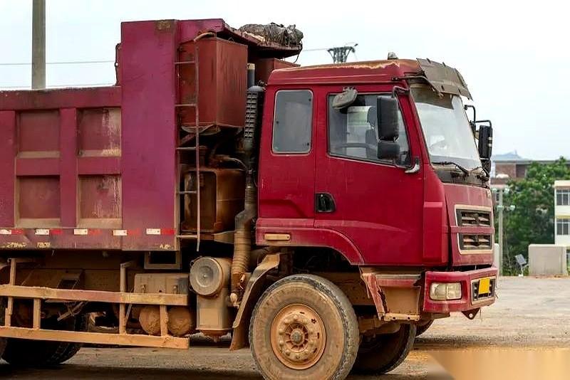 有个怪事，咱们扔进汽车“坟场”的车，在印度被人捡回去当宝贝了。一款小型SUV，