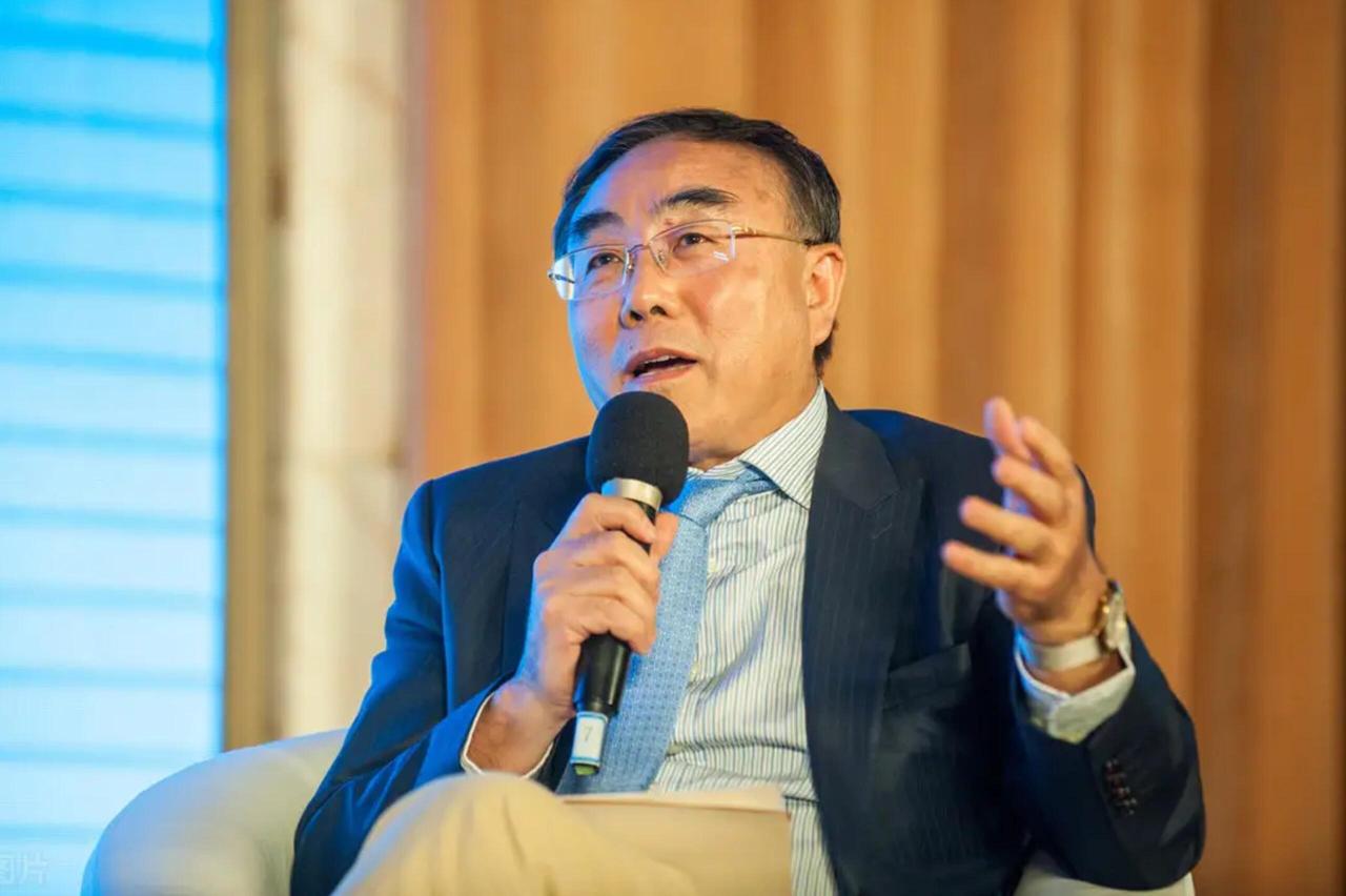 刘纪鹏又喊4000点了，说券商跌出了黄金坑他说股市去年10月冲上4000，9