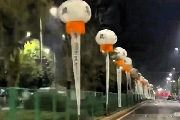 湖南祁东的白事灯笼与辽宁的奔驰汽车陪葬事件，都凸显了传统习俗和现代社会规则之间的