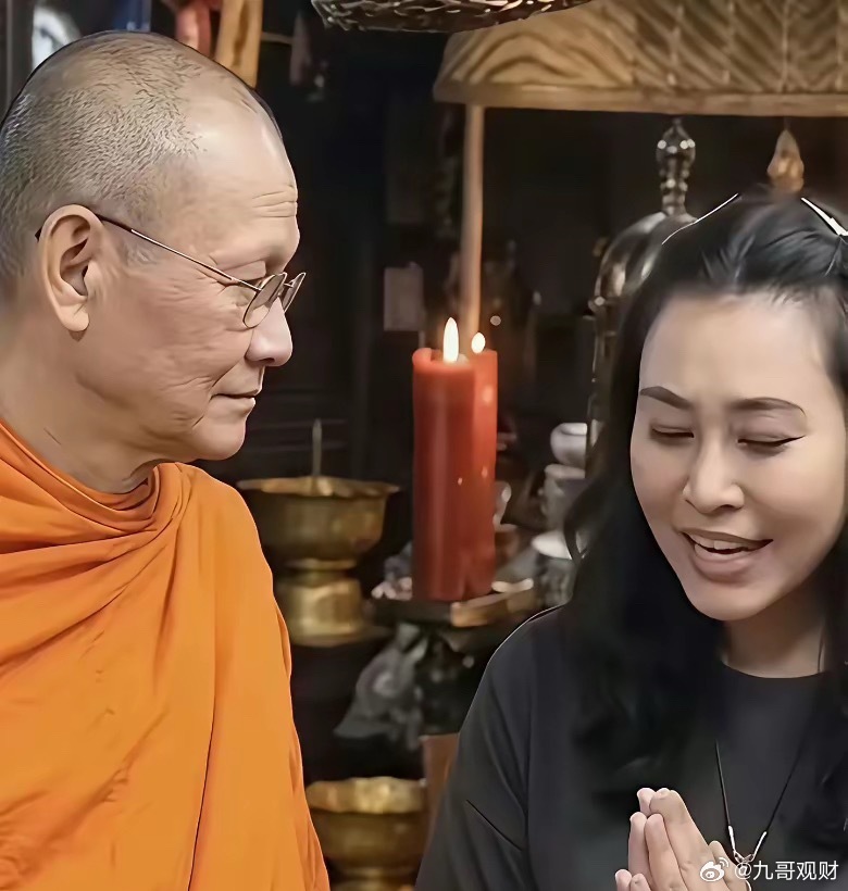 面相是不会骗人的，我奶奶懂点看相的门道，刷到泰国网红僧侣那位女助理阿雅的照片，我
