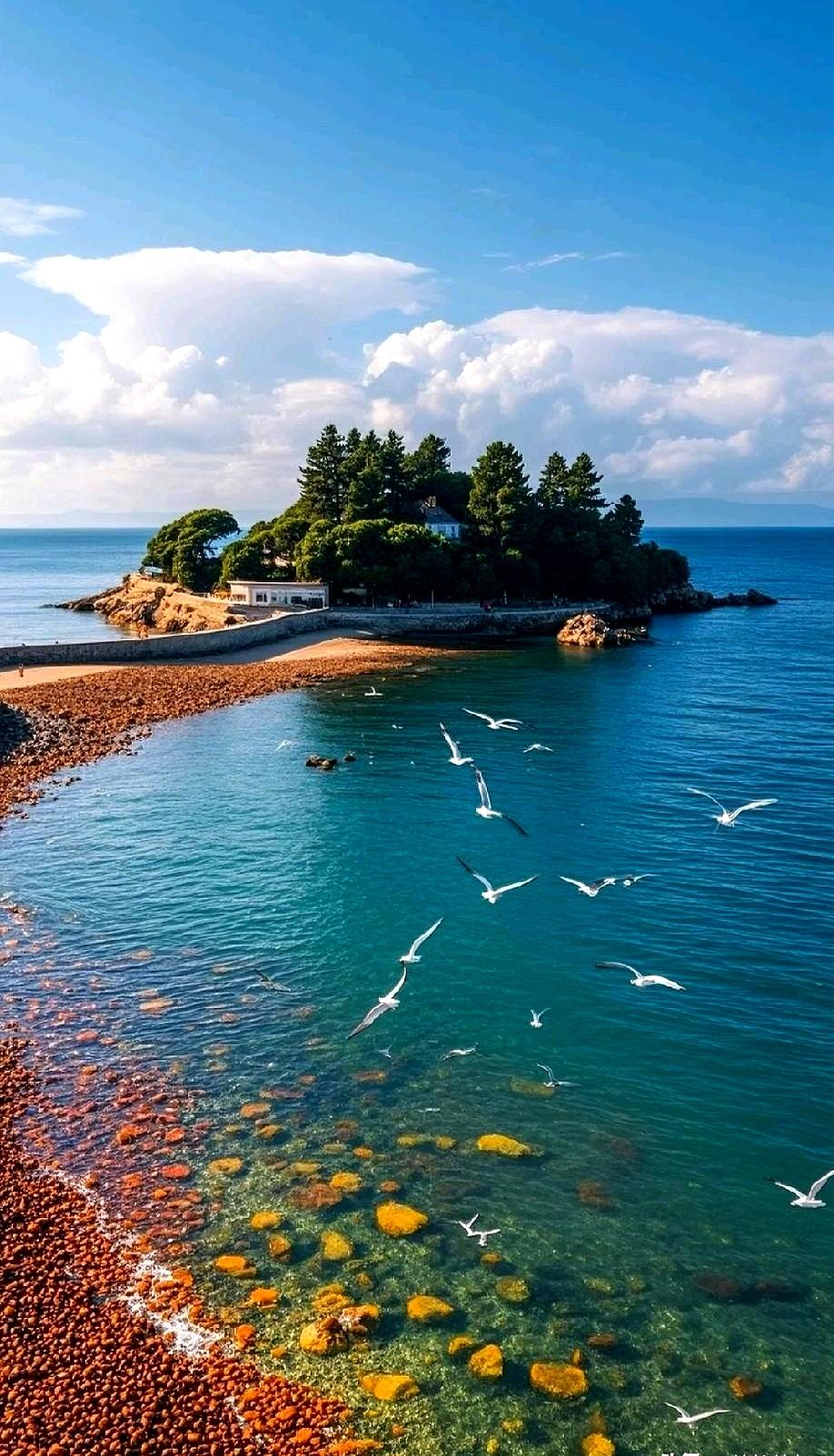 看到有些高中生家长为了孩子成绩急得上火，到处找补习班，说实话，有时候真是瞎折腾。