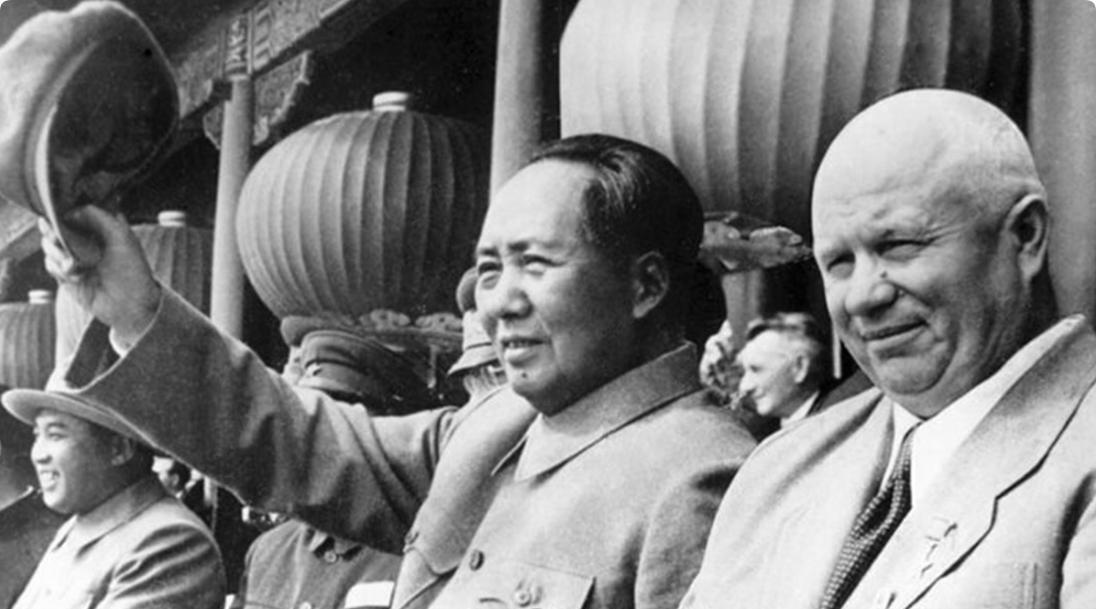1954年10月3日下午，毛主席与赫鲁晓夫会谈。地点：颐年堂。在会谈中，毛主