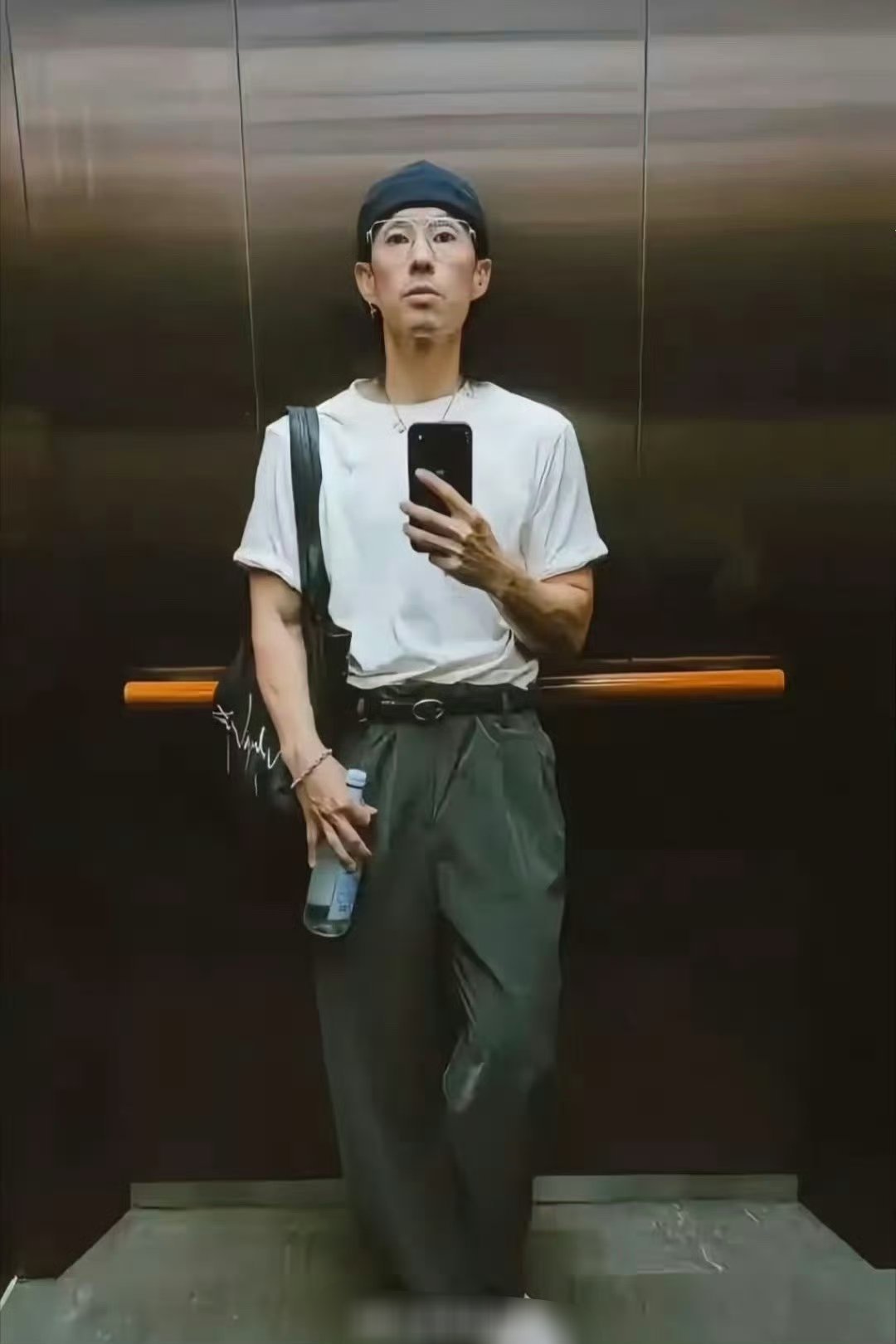 吴建豪回应瘦了40斤吴建豪回应瘦了40斤，说是自拍角度问题，没有瘦那么多。话说真